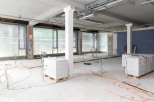 Baustellenbesuch der Technischen Gebäudeausrüstung der Seidl & Partner Gesamtplanung GmbH während der Ausbauarbeiten in der Dr.-Gessler-Straße 8 in Regensburg beim Projekt OTTO8.
