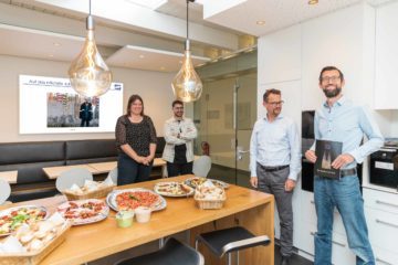 Zu seinem 10-jährigen Firmenjubiläum lud einer unserer Senior Ingenieure der Abteilung Hochbau zu einem italienischen Mittagessen mit Antipasti-Platten in unsere Cafeteria ein.