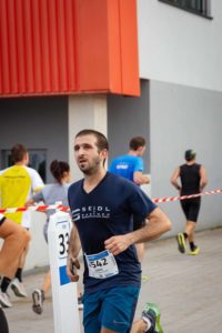 Unsere motivierten Kolleginnen und Kollegen der Seidl & Partner Gesamtplanung GmbH, die am 11. REWAG Firmenlauf teilnahmen, durften zur Schlussrunde ins Jahnstadion Regensburg.