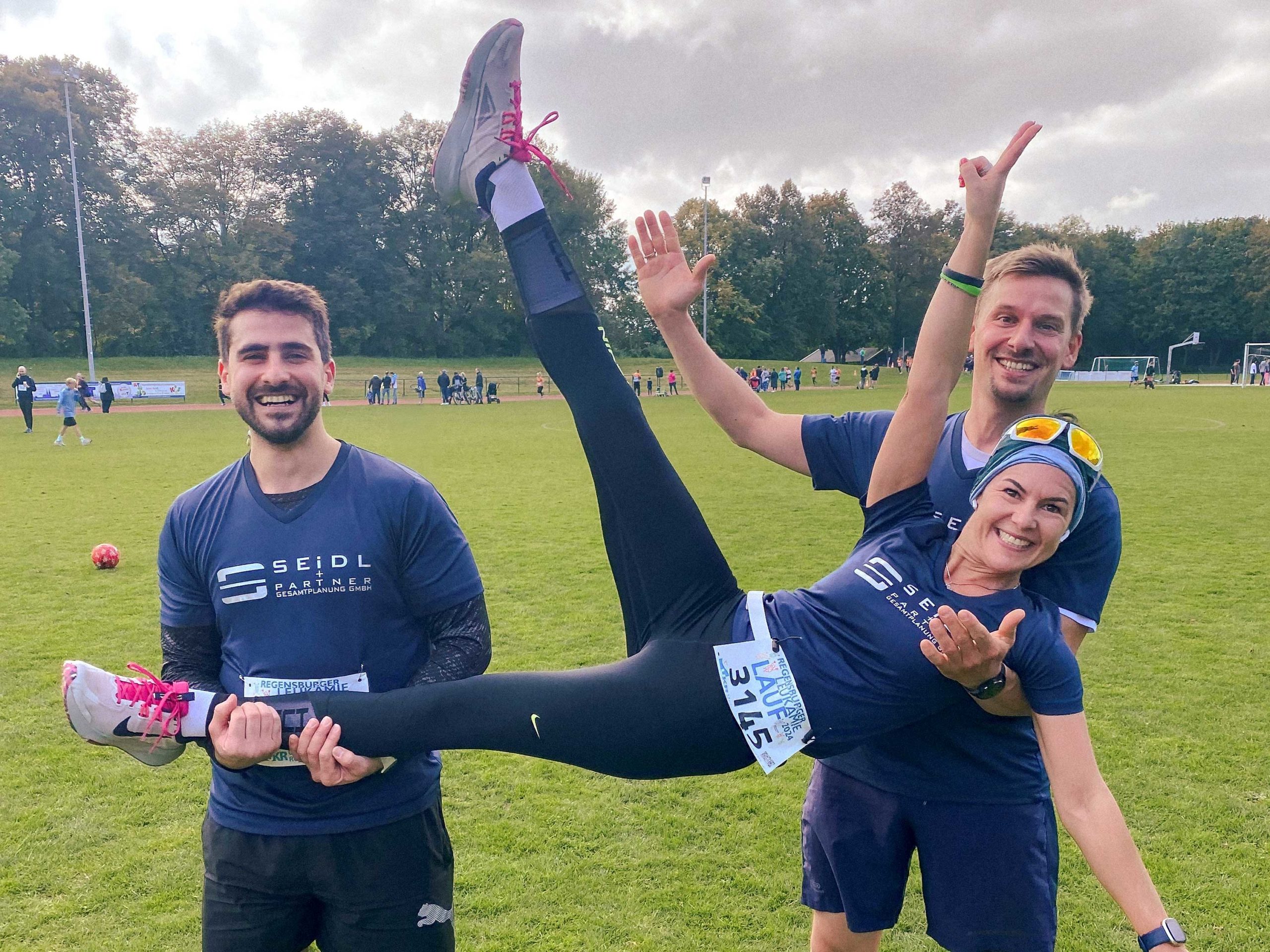 Mit guter Laune und Energie nahmen unsere Mitarbeiter:innen der Seidl & Partner Gesamtplanung GmbH am jährlichen Regensburger Leukämielauf der Leukämiehilfe Ostbayern e.V. teil.