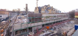 Im Auftrag der Firma FLECK Spezialtiefbau GmbH dürfen wir von der Seidl & Partner Gesamtplanung GmbH das Projekt "Neues Forschungszentrum HuCaB" in Göttingen planerisch begleiten, bei dem 25.000 Kubikmeter Erde bewegt, 107 Bohrpfähle und 96 Verbauträger gesetzt wurden.
