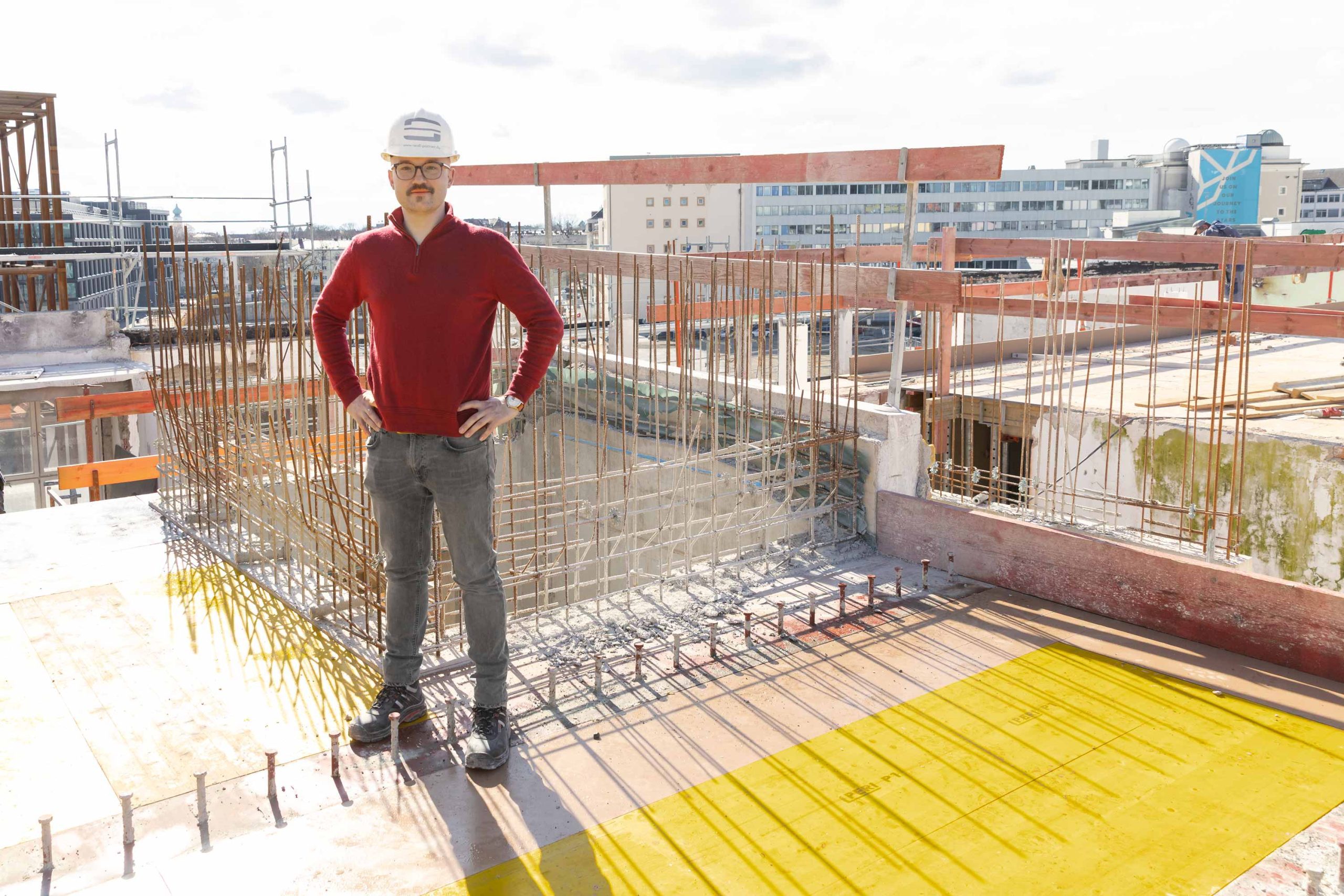 Zur Bewehrungsabnahme im Bauteil B unseres spannenden Bestandsprojekts WERK1, ein über 60 Jahre alter Gebäudekomplex auf dem Gelände des Werksviertel-Mitte hinter dem Münchner Ostbahnhof, waren unsere Kolleg:innen der Tragwerksplanung der Seidl & Partner Gesamtplanung GmbH gefragt.