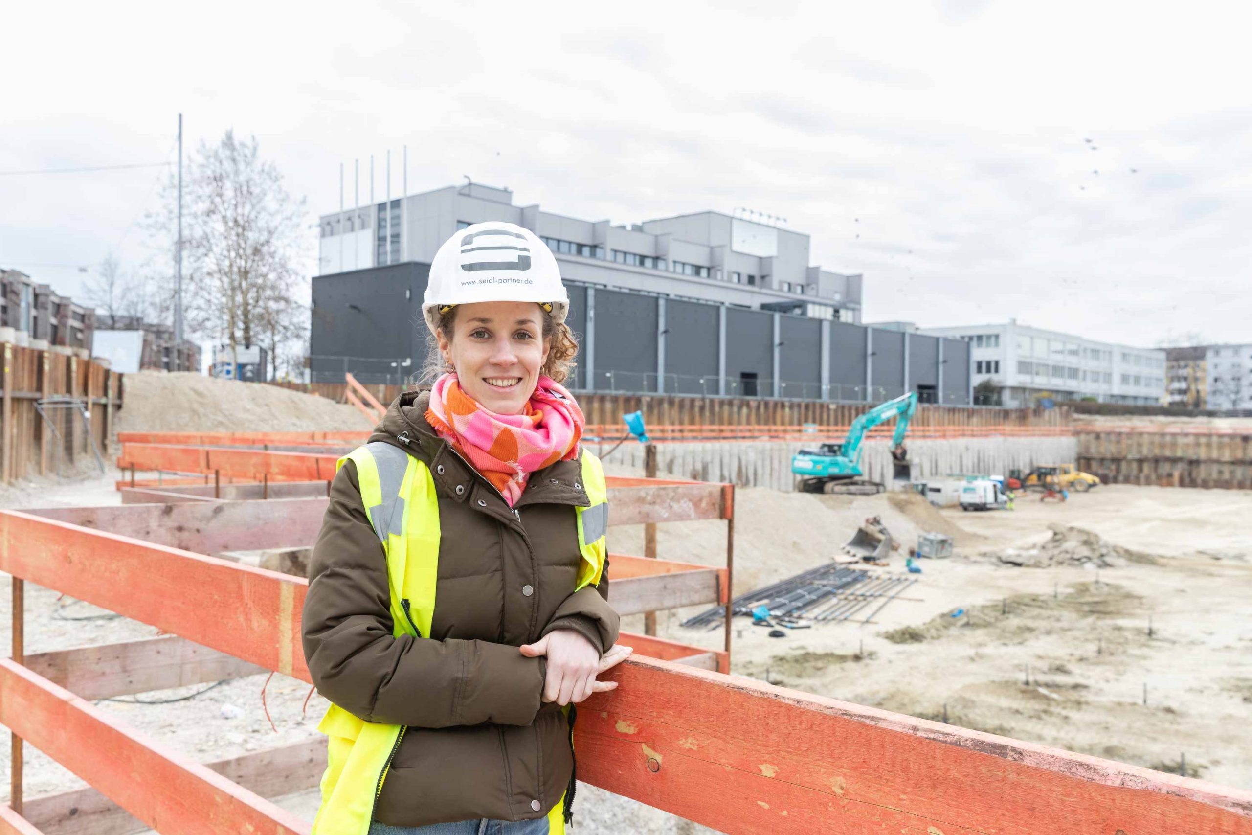 In der Hanauerstraße in München entsteht derzeit das spannende Projekt "HannaH" mit einer beeindruckenden Baugrube.