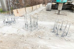 Eine Baugrube für neue Studentenapartments in München der Abteilung Spezialtiefbau der Seidl & Partner Gesamtplanung GmbH entwickelt sich.