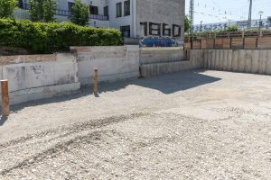 Eine Baugrube für neue Studentenapartments in München der Abteilung Spezialtiefbau der Seidl & Partner Gesamtplanung GmbH entwickelt sich.